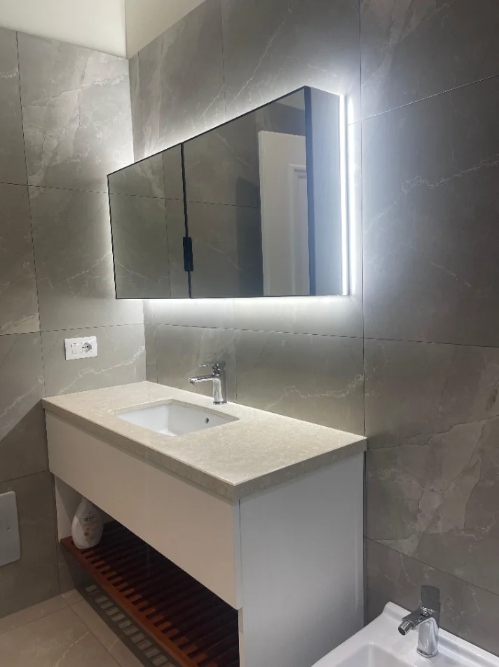 Tirane, shitet apartament 3+1+Ballkon Kati 7, 157 m² (Rruga e Kosovareve)