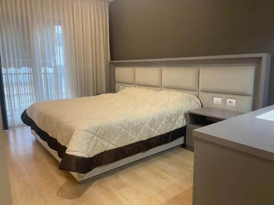 Tirane, shitet apartament 3+1+Ballkon Kati 7, 157 m² (Rruga e Kosovareve)