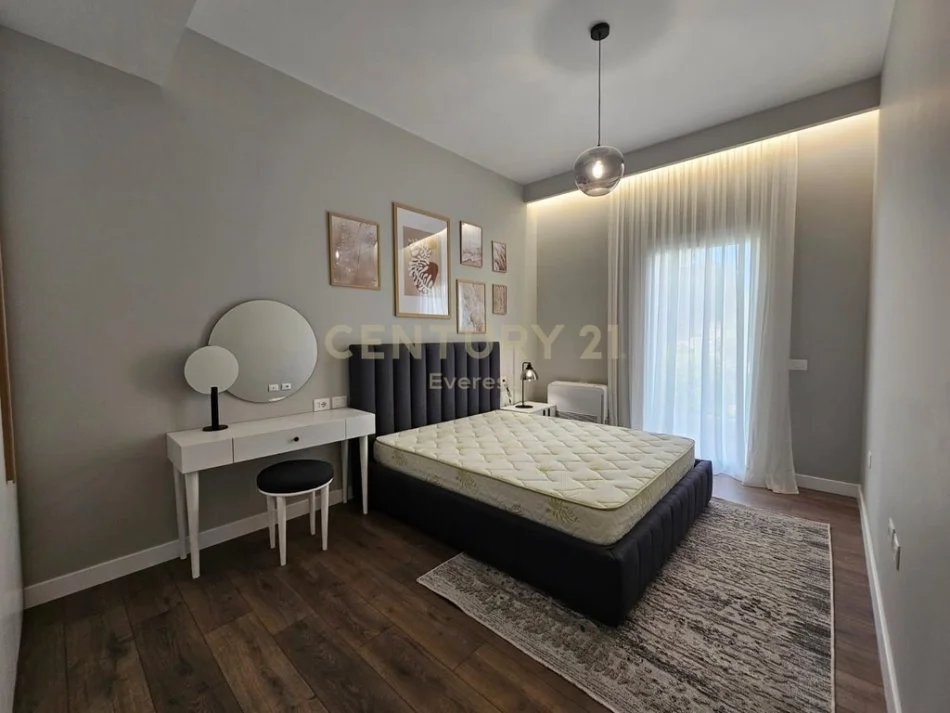 Tirane, jepet me qera apartament 3+1 Kati 1, 140 m² 1.500 € 