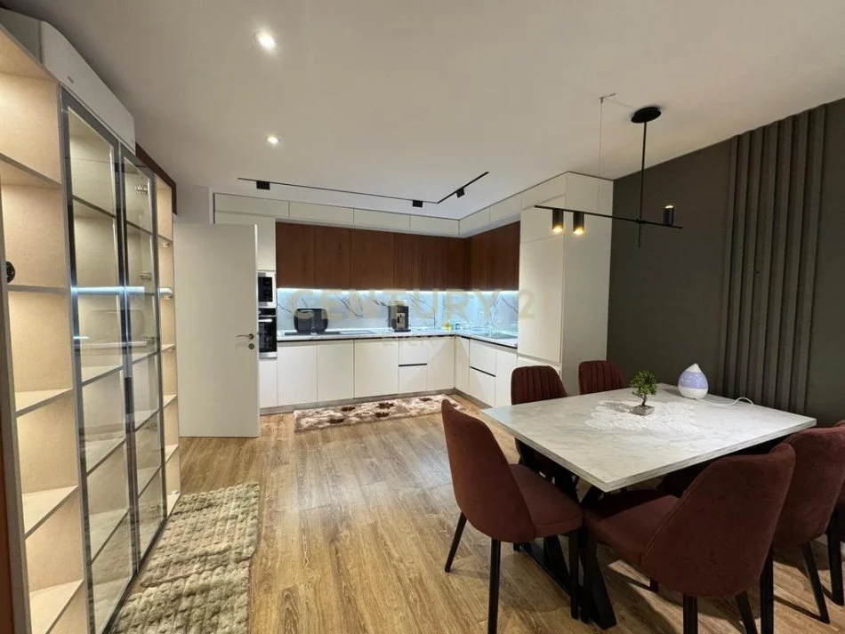 Tirane, jap me qera apartament 2+1 Kati 4, 120 m² 1.100 €