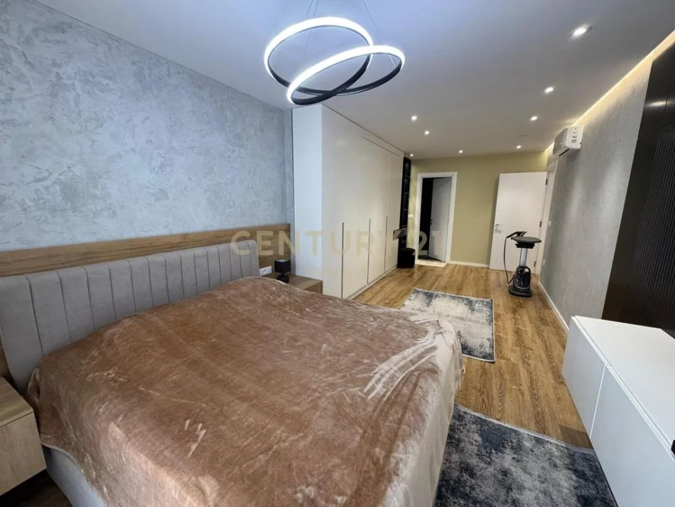 Tirane, jap me qera apartament 2+1 Kati 4, 120 m² 1.100 €