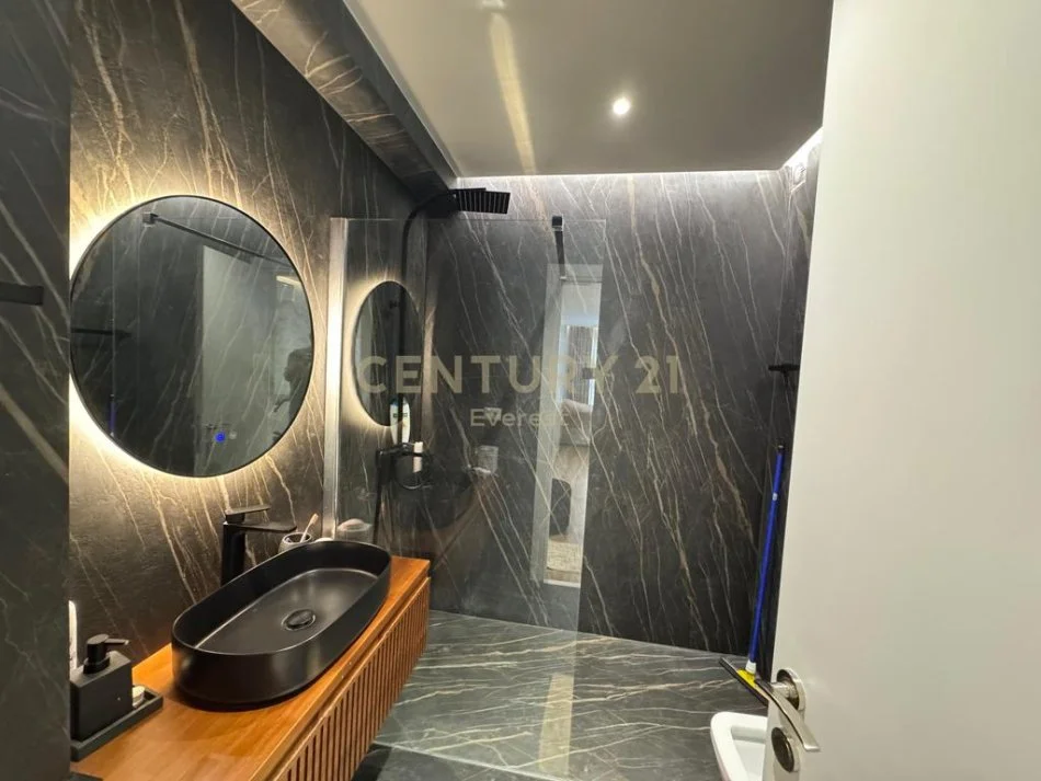 Tirane, jap me qera apartament 2+1 Kati 4, 120 m² 1.100 €