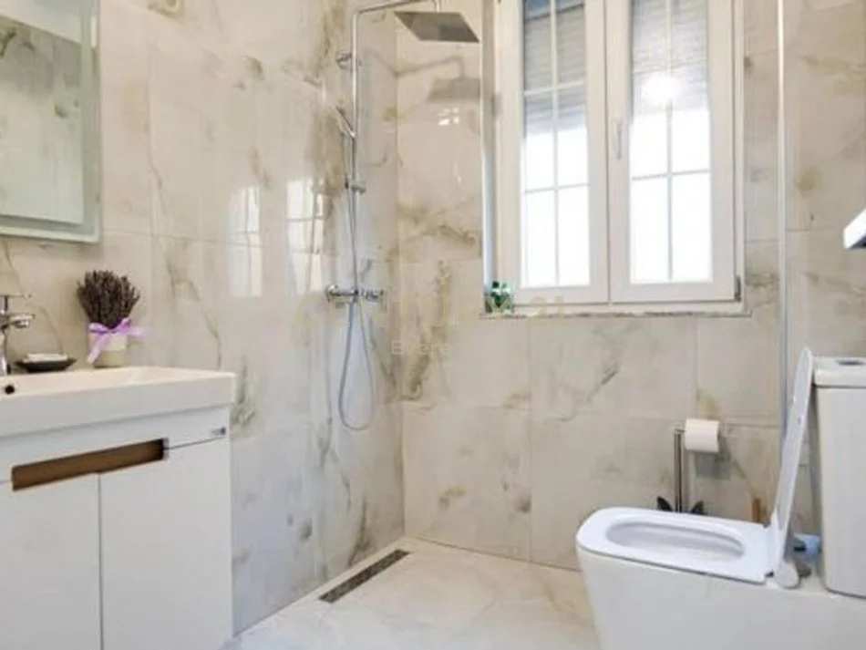 Tirane, jepet me qera apartament 1+1 Kati 2, 43 m² 600 € (21 DHJETORI)