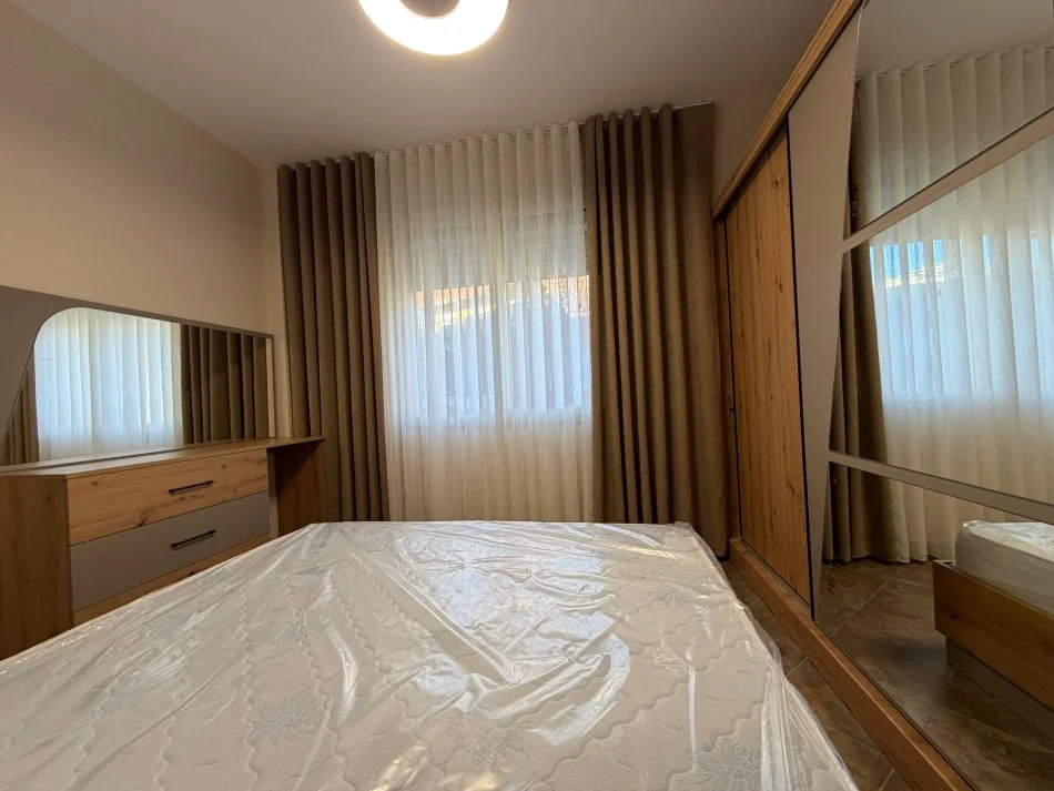 Tirane, shitet apartament 1+1+Ballkon Kati 2, 65 m² 108.000 € (Fresku)