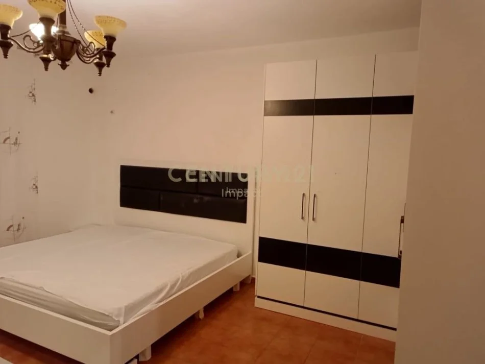 Tirane, jepet me qera apartament 4+1 Kati 3, 136 m² 550 € 