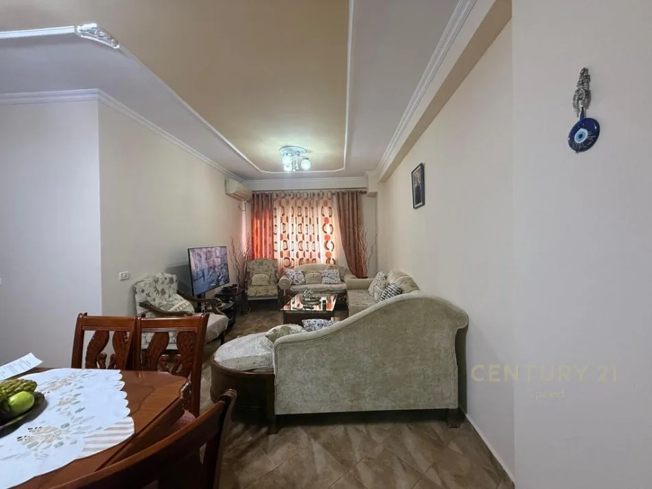 Tirane, jepet me qera apartament 1+1 Kati 4, 90 m² 450 € 