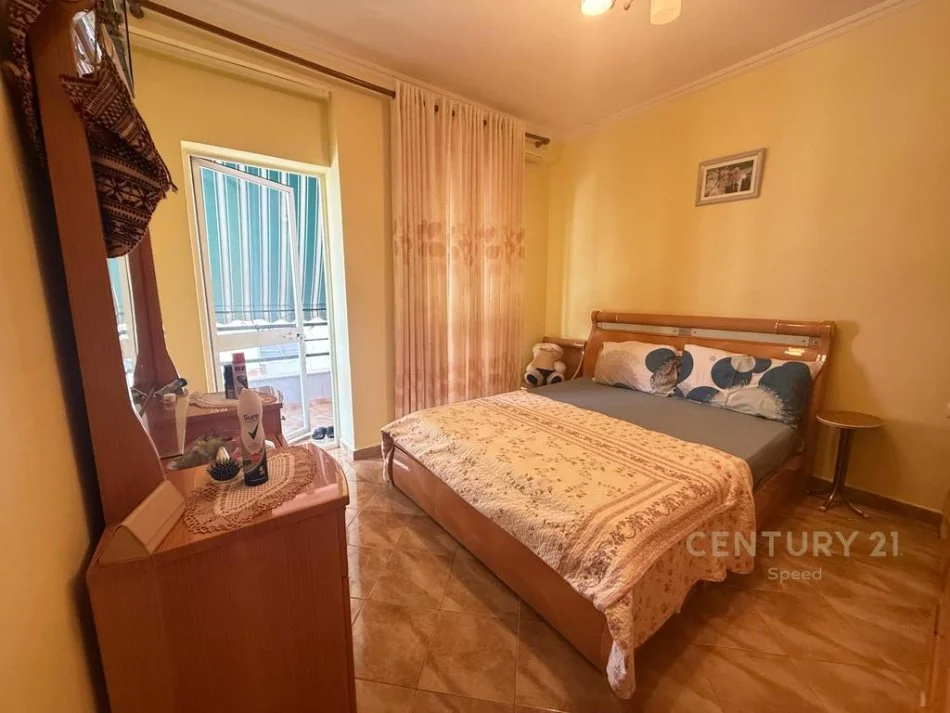 Tirane, jepet me qera apartament 1+1 Kati 4, 90 m² 450 € 