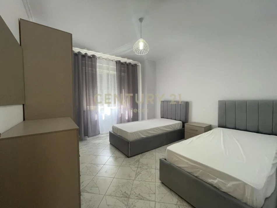 Tirane, jepet me qera apartament 2+1+Aneks+Ballkon Kati 2, 130 m² 800 € (Neom119700)