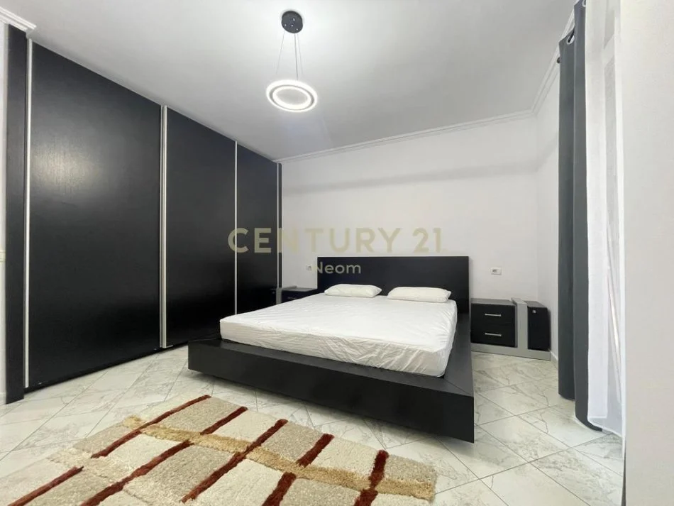 Tirane, jepet me qera apartament 2+1+Aneks+Ballkon Kati 2, 130 m² 800 € (Neom119700)