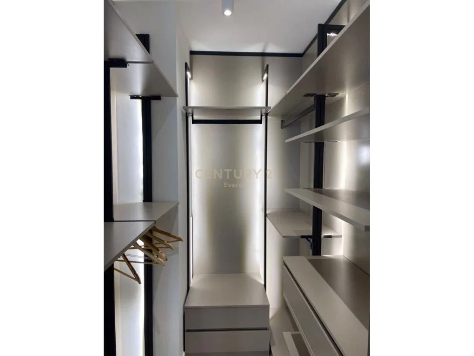 Tirane, jepet me qera apartament 1+1 Kati 8, 70 m² 900 € (BLV ZOGU 1)