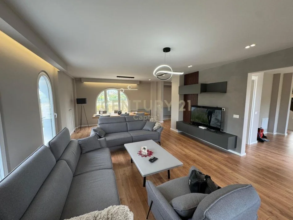 Shqiperi, jepet me qera Vile 2 Katshe Kati 2, 308 m² 3.500 € 