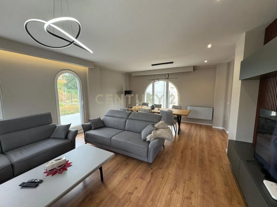 Shqiperi, jepet me qera Vile 2 Katshe Kati 2, 308 m² 3.500 € 