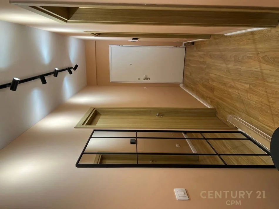 Tirane, jepet me qera apartament 2+1 Kati 5, 105 m² 1.500 € (Rr.e Barrikadave)