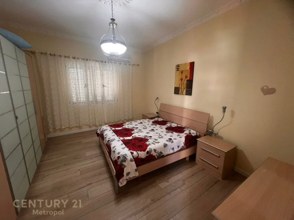 Tirane, jepet me qera apartament 2+1 Kati 3, 100 m² 700 € (Rruga e Kavajes)
