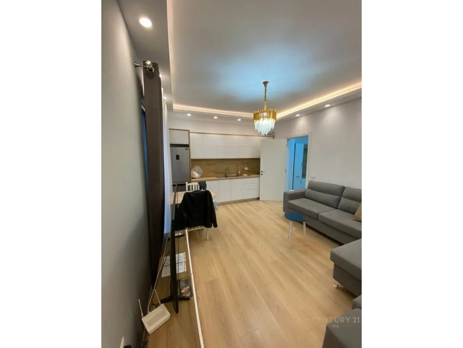 Tirane, jepet me qera apartament 2+1+Ballkon Kati 9, 70 m² 650 € (IRG121510)