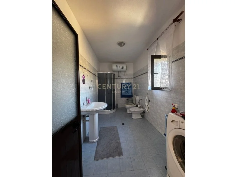 Tirane, jepet me qera apartament 2+1+Ballkon Kati 2, 85 m² 440 € (PAS KOMPLEKSIT ALUNA)