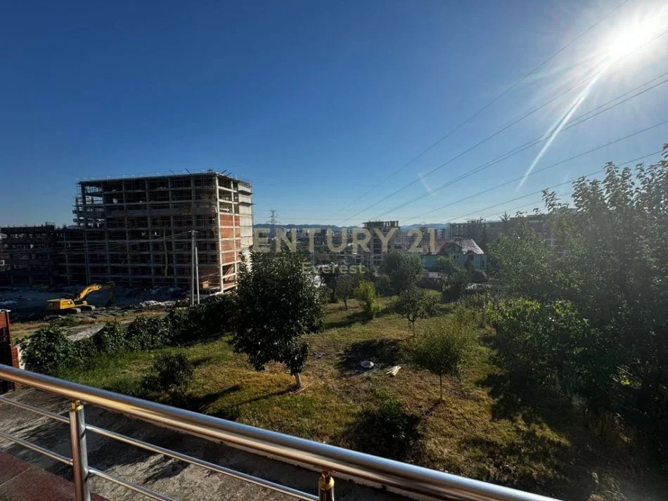 Tirane, jepet me qera apartament 2+1+Ballkon Kati 2, 85 m² 440 € (PAS KOMPLEKSIT ALUNA)