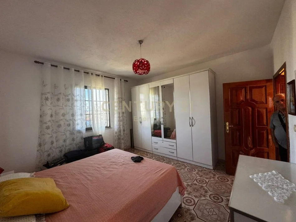 Tirane, jepet me qera apartament 2+1+Ballkon Kati 2, 85 m² 440 € (PAS KOMPLEKSIT ALUNA)