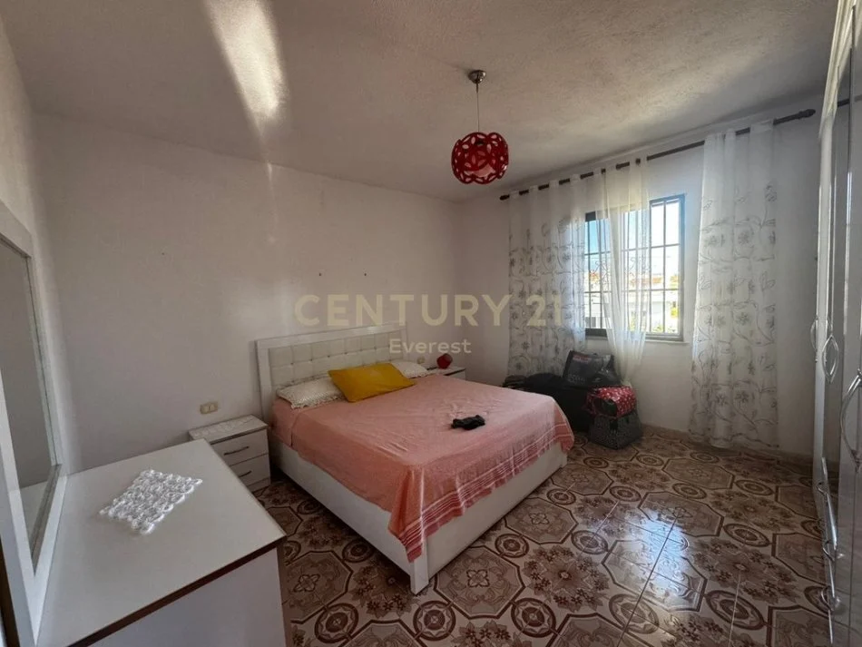 Tirane, jepet me qera apartament 2+1+Ballkon Kati 2, 85 m² 440 € (PAS KOMPLEKSIT ALUNA)