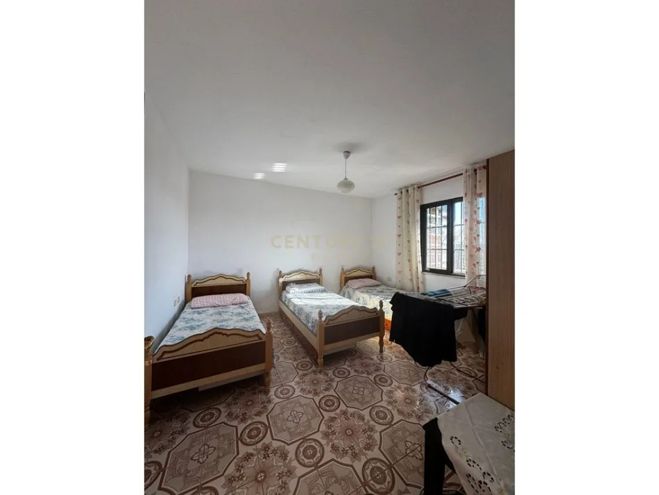 Tirane, jepet me qera apartament 2+1+Ballkon Kati 2, 85 m² 440 € (PAS KOMPLEKSIT ALUNA)