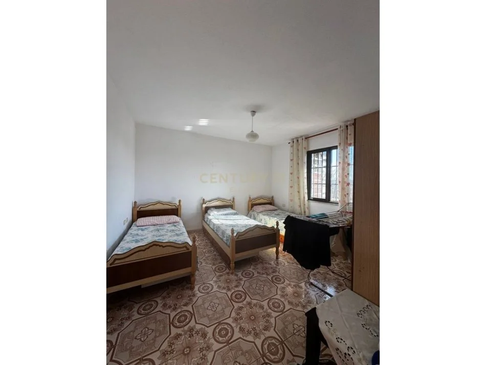Tirane, jepet me qera apartament 2+1+Ballkon Kati 2, 85 m² 440 € (PAS KOMPLEKSIT ALUNA)