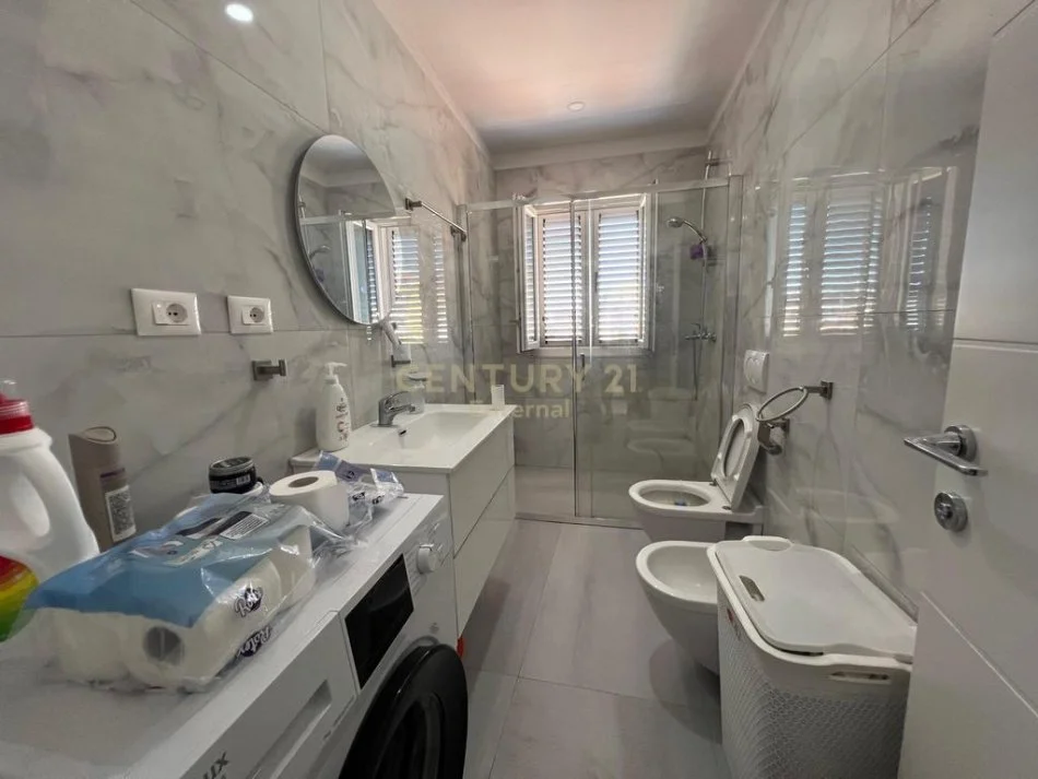 Tirane, jepet me qera apartament 2+1 , 78 m² 500 € (ENT121526)