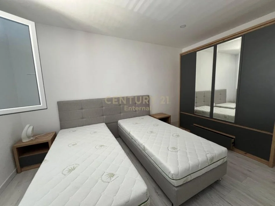 Tirane, jepet me qera apartament 2+1 , 78 m² 500 € (ENT121526)