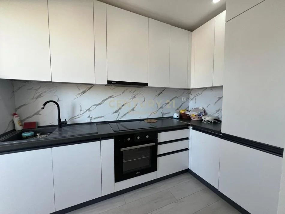 Tirane, jepet me qera apartament 2+1 , 78 m² 500 € (ENT121526)