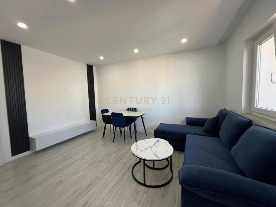 Tirane, jepet me qera apartament 2+1 , 78 m² 500 € (ENT121526)