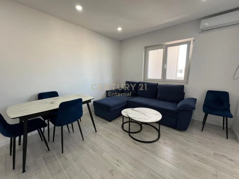 Tirane, jepet me qera apartament 2+1 , 78 m² 500 € (ENT121526)