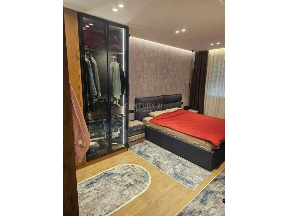 Tirane, jepet me qera apartament 2+1 Kati 5, 100 m² 650 € (partners121541)