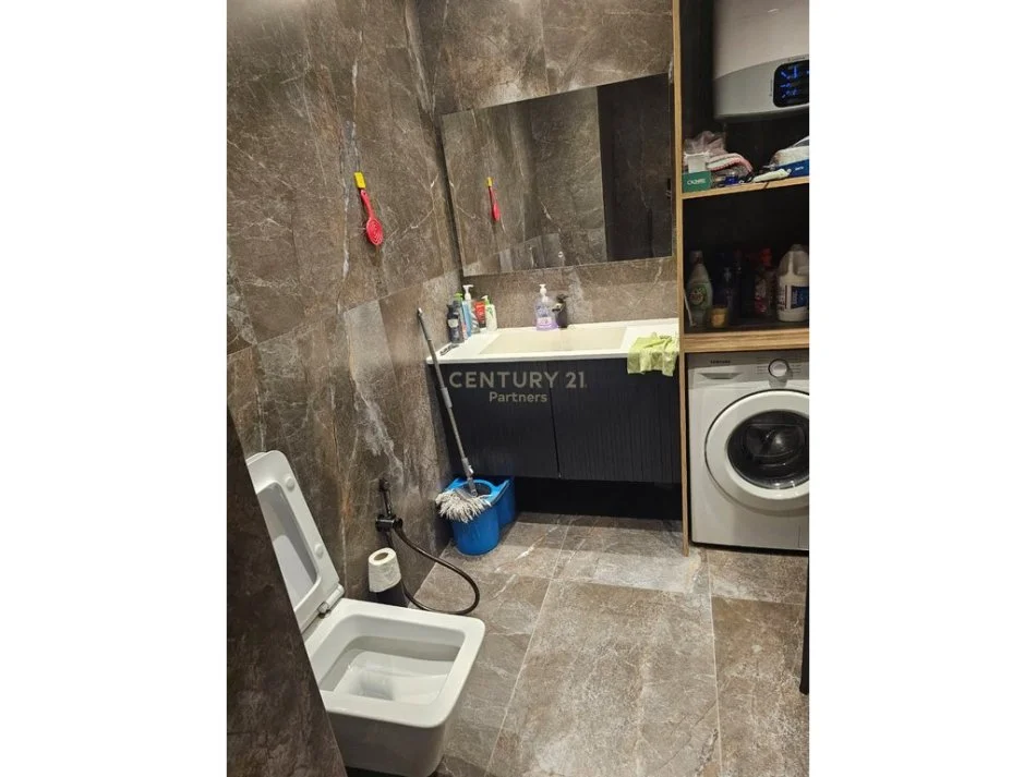 Tirane, jepet me qera apartament 2+1 Kati 5, 100 m² 650 € (partners121541)