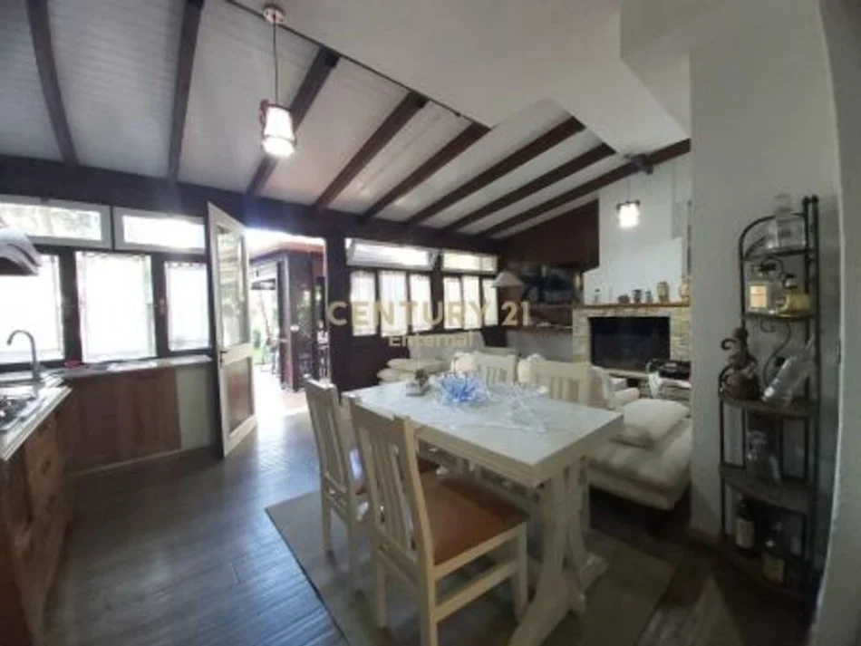 Durres, jepet me qera apartament 3+1 Kati 3, 250 m² 700 € 