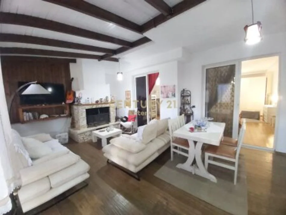 Durres, jepet me qera apartament 3+1 Kati 3, 250 m² 700 € 