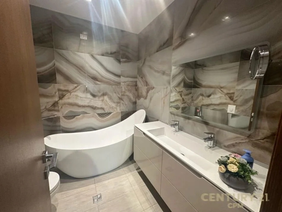 Tirane, jepet me qera apartament 2+1 Kati 3, 124 m² 1.800 € 