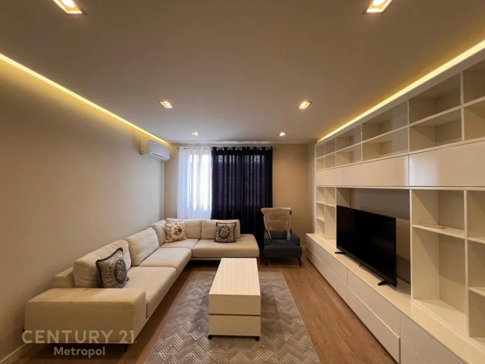 Tirane, jepet me qera apartament 3+1 Kati 7, 130 m² 1.000 € (Hipoteka)