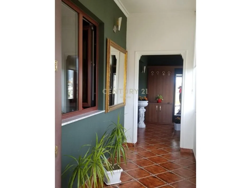 Tirane, jepet me qera apartament 3+1+Aneks+Ballkon Kati 4, 150 m² 600 € (Neom121614)