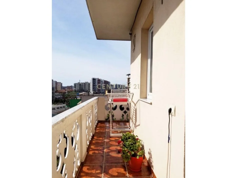 Tirane, jepet me qera apartament 3+1+Aneks+Ballkon Kati 4, 150 m² 600 € (Neom121614)