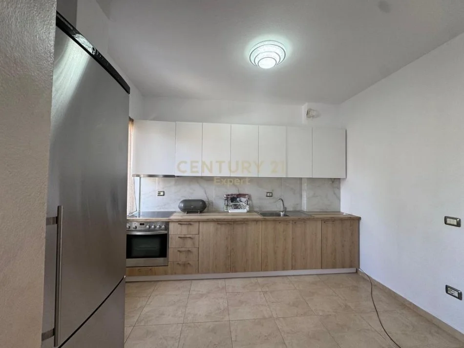 Tirane, jepet me qera apartament 2+1 Kati 1, 96 m² 600 € (expert121630)