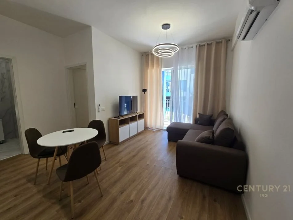 Tirane, jepet me qera apartament 1+1 , 49 m² 450 € 