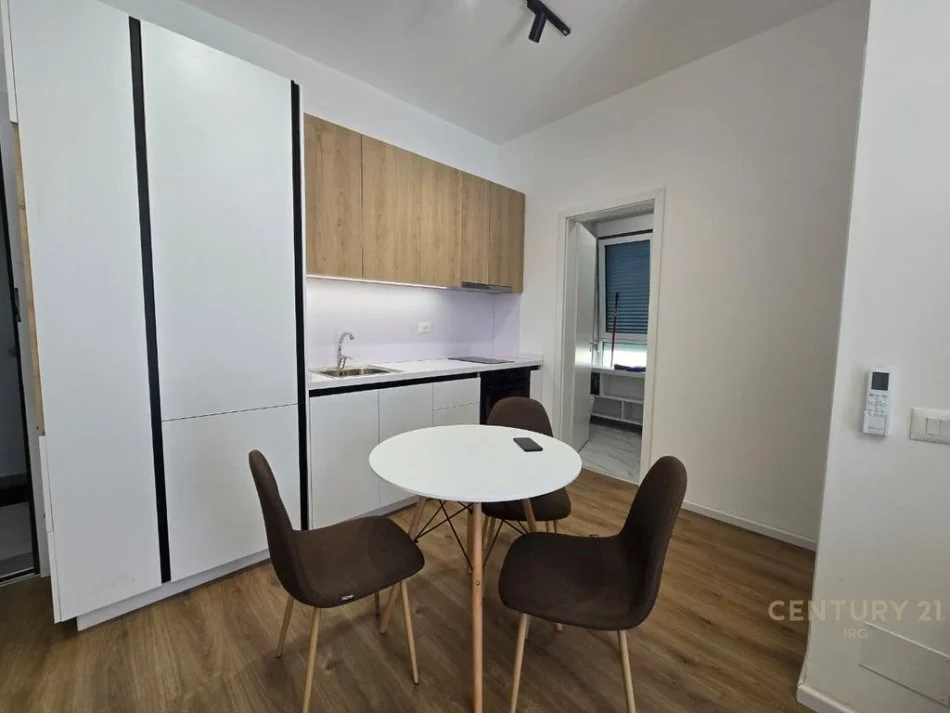 Tirane, jepet me qera apartament 1+1 , 49 m² 450 € 