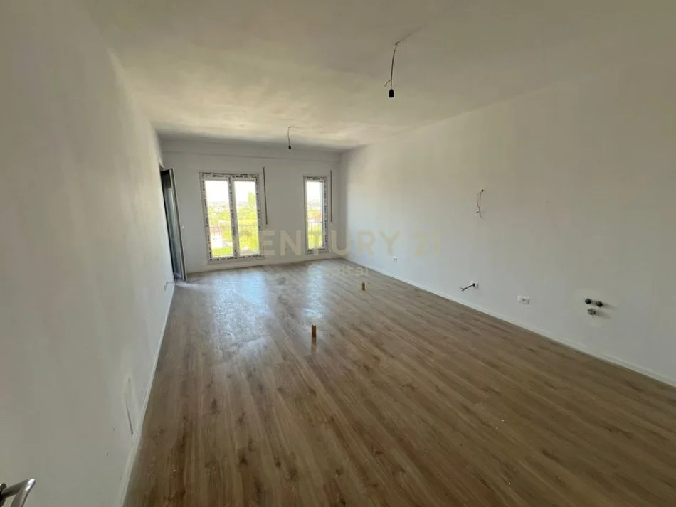 Shqiperi, shitet apartament 2+1+Ballkon Kati 3, 113 m² 103.200 € (qender kamez)