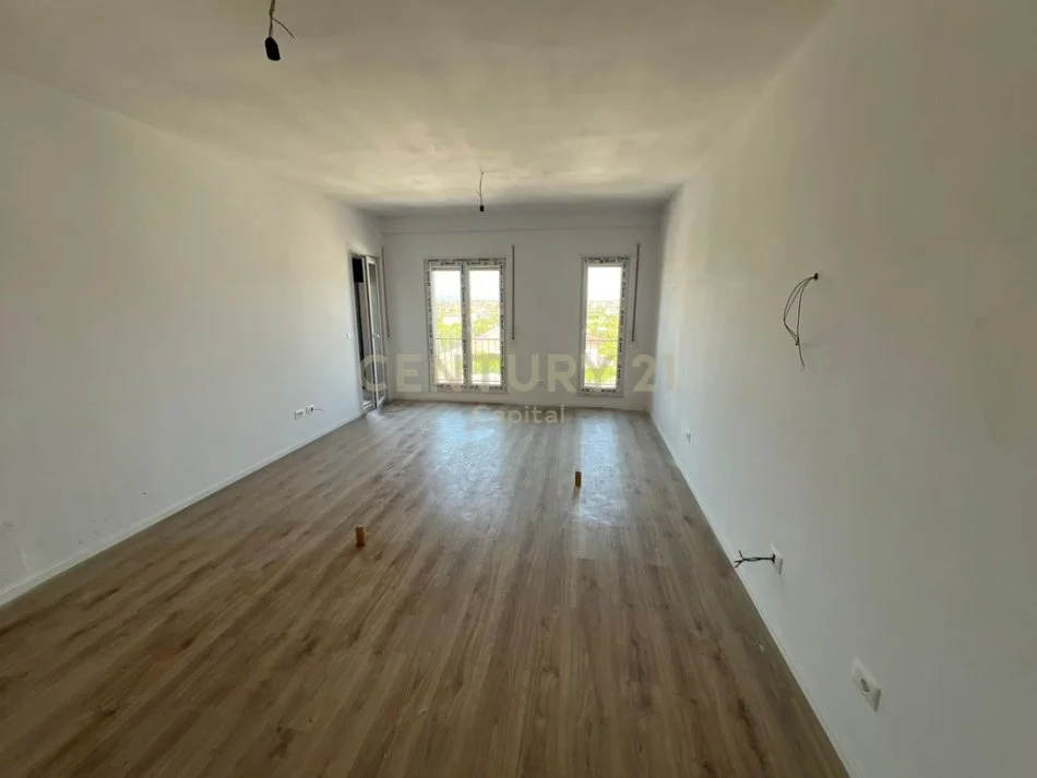 Shqiperi, shitet apartament 2+1+Ballkon Kati 3, 113 m² 103.200 € (qender kamez)