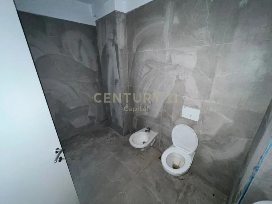 Shqiperi, shitet apartament 2+1+Ballkon Kati 3, 113 m² 103.200 € (qender kamez)