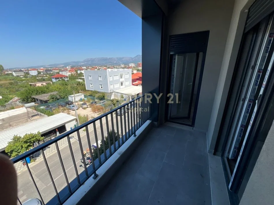 Shqiperi, shitet apartament 2+1+Ballkon Kati 3, 113 m² 103.200 € (qender kamez)