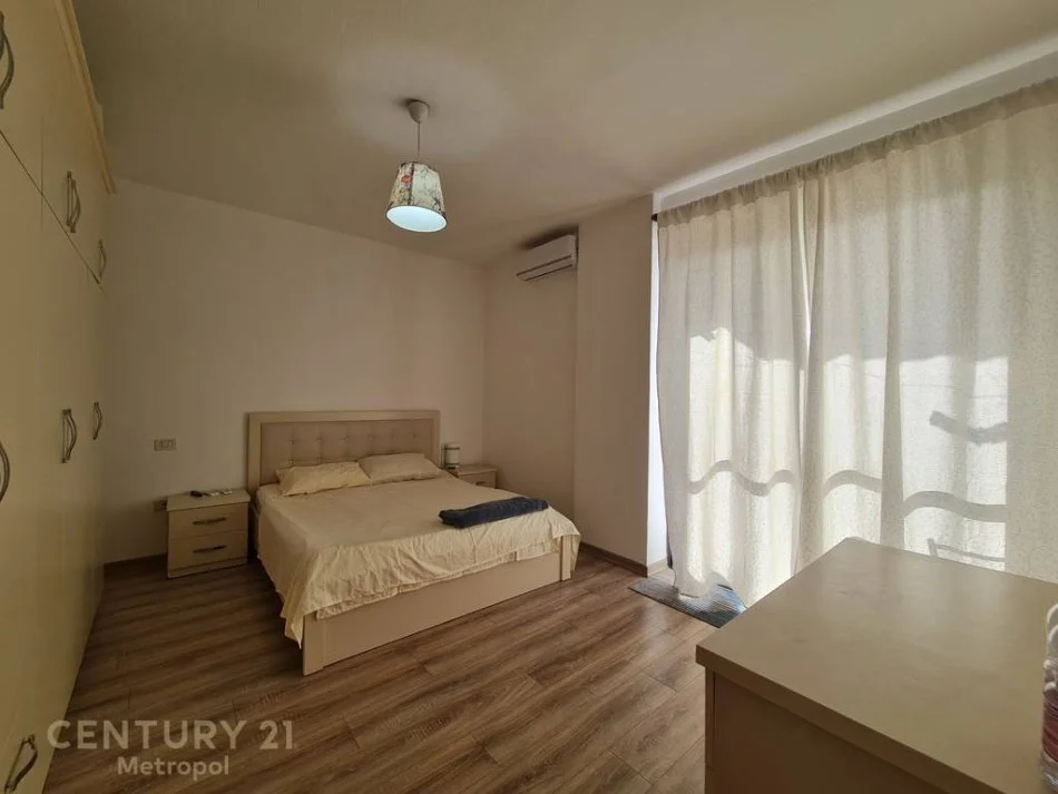 Tirane, jepet me qera apartament 2+1+Ballkon Kati 8, 115 m² 800 € (Metropol121334)