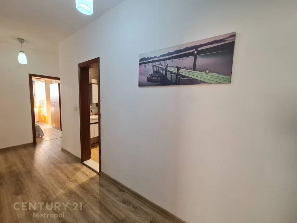 Tirane, jepet me qera apartament 2+1 Kati 8, 115 m² 800 € (ZOGU I ZI)