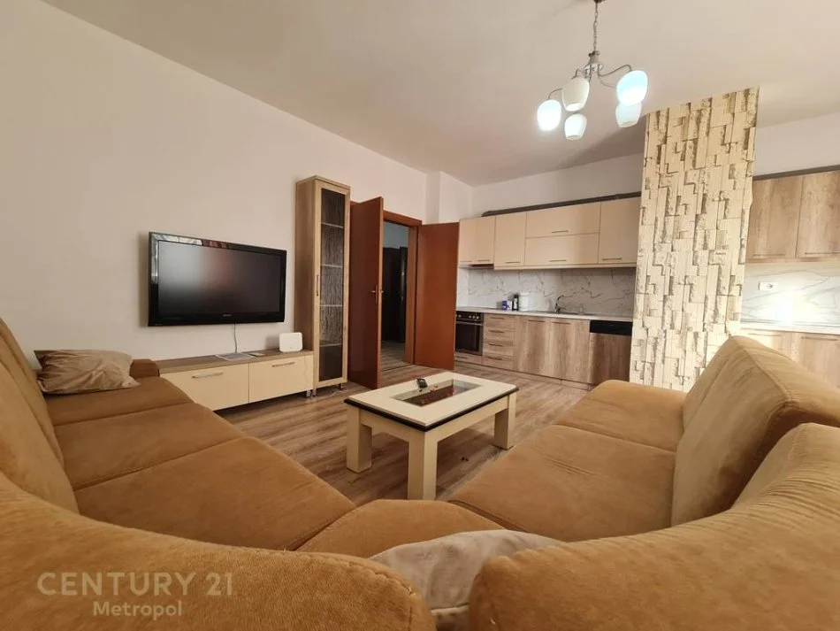 Tirane, jepet me qera apartament 2+1+Ballkon Kati 8, 115 m² 800 € (Metropol121334)