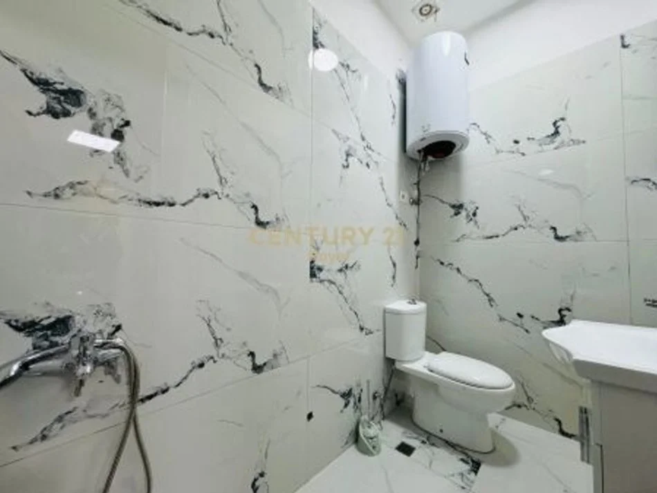 Tirane, jepet me qera apartament 1+1 Kati 0, 43 m² 600 € (ROYAL121711)