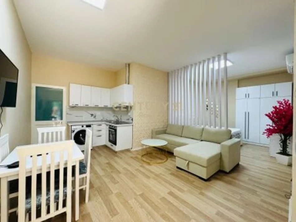 Tirane, jepet me qera apartament 1+1 Kati 0, 43 m² 600 € (ROYAL121711)